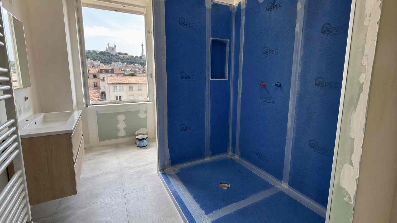 Étanchéité salle de bain à Lyon : douche, carrelage et points sensibles